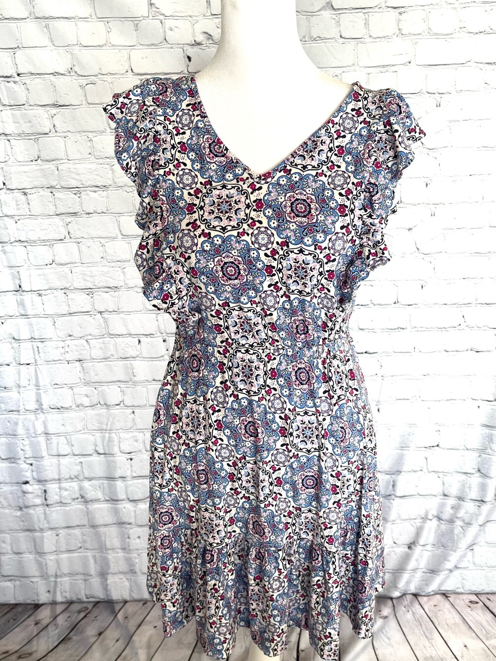 Ann Taylor LOFT Floral Medallion V-Neck Women’s Dress in Blue and Pink